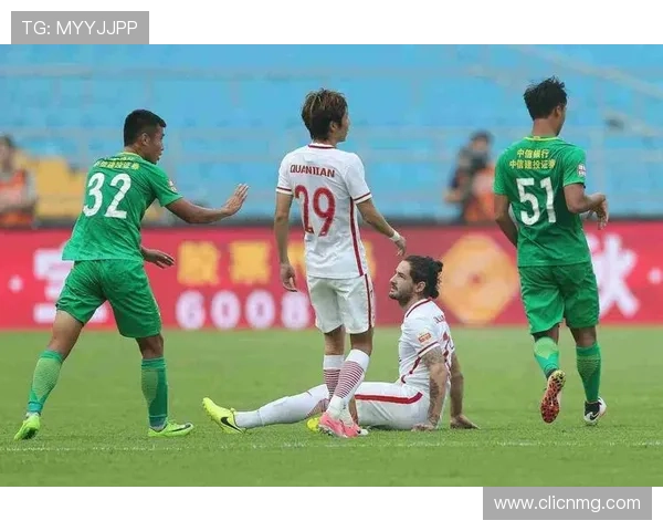 武汉足球队以59分领跑大师赛积分榜展现强劲实力