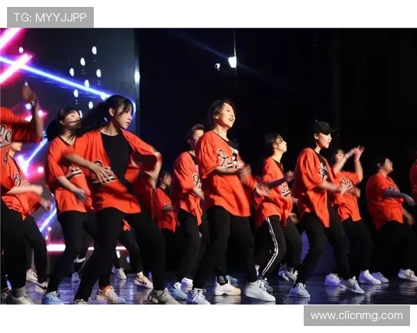 足球巨星巅峰对决各大明星齐聚一堂展现绝技与荣耀之战